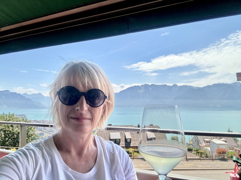 sklenka typické místní odrůdy Chasselas, Chardonne